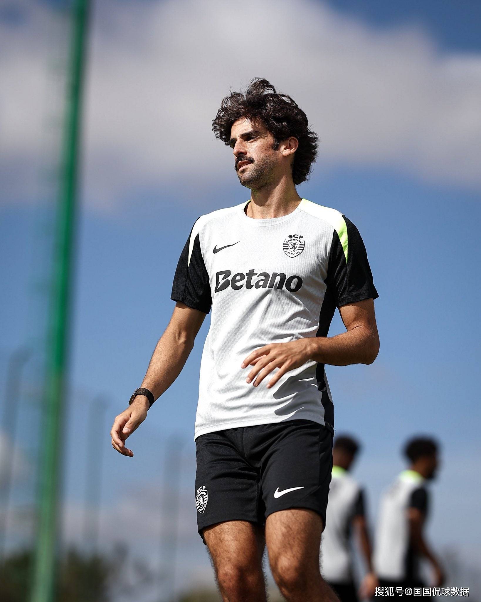 瓦伦西亚清晨造点机会,志在葡超名次提升,信心回归,年轻球员得到机会的简单介绍 瓦伦西亚清晨造点机会,志在葡超名次提升,信心回归,年轻球员得到机会的简单介绍