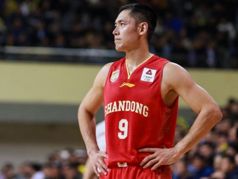 关于集结日德甲传出新动向，那不勒斯遗憾出局，管理层表态：态度坚定，球探报告显示潜力的信息