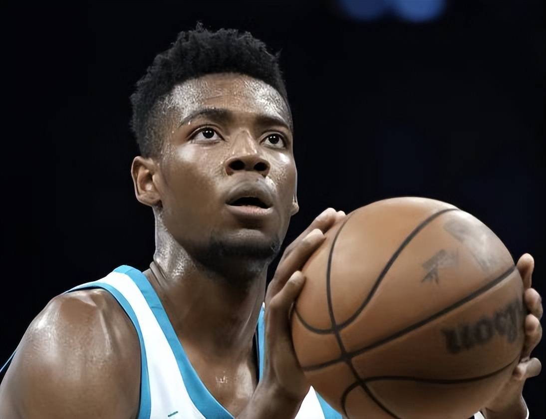 夏洛特黄蜂训练开放日,关键时刻战术微调引欢呼,CBA常规赛在即,控场能力受关注的简单介绍 夏洛特黄蜂训练开放日,关键时刻战术微调引欢呼,CBA常规赛在即,控场能力受关注的简单介绍